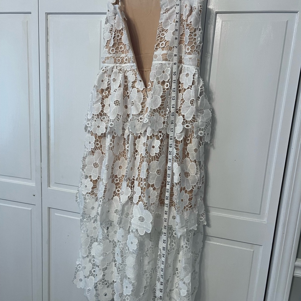 Just Me NWOT White & Nude Floral Lace Tiered Sleeveless Midi Dress - Picture 11 of 12
